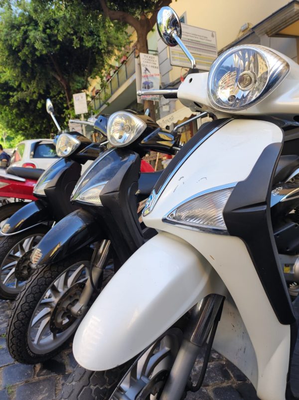 PIAGGIO LIBERTY 125 - 24h rent Middle Season